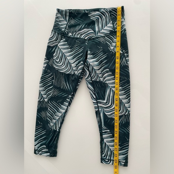 Zella Leggings Size Medium Green Hathaway Tropical Leaf Crop Sheer back panels - Picture 3 of 8